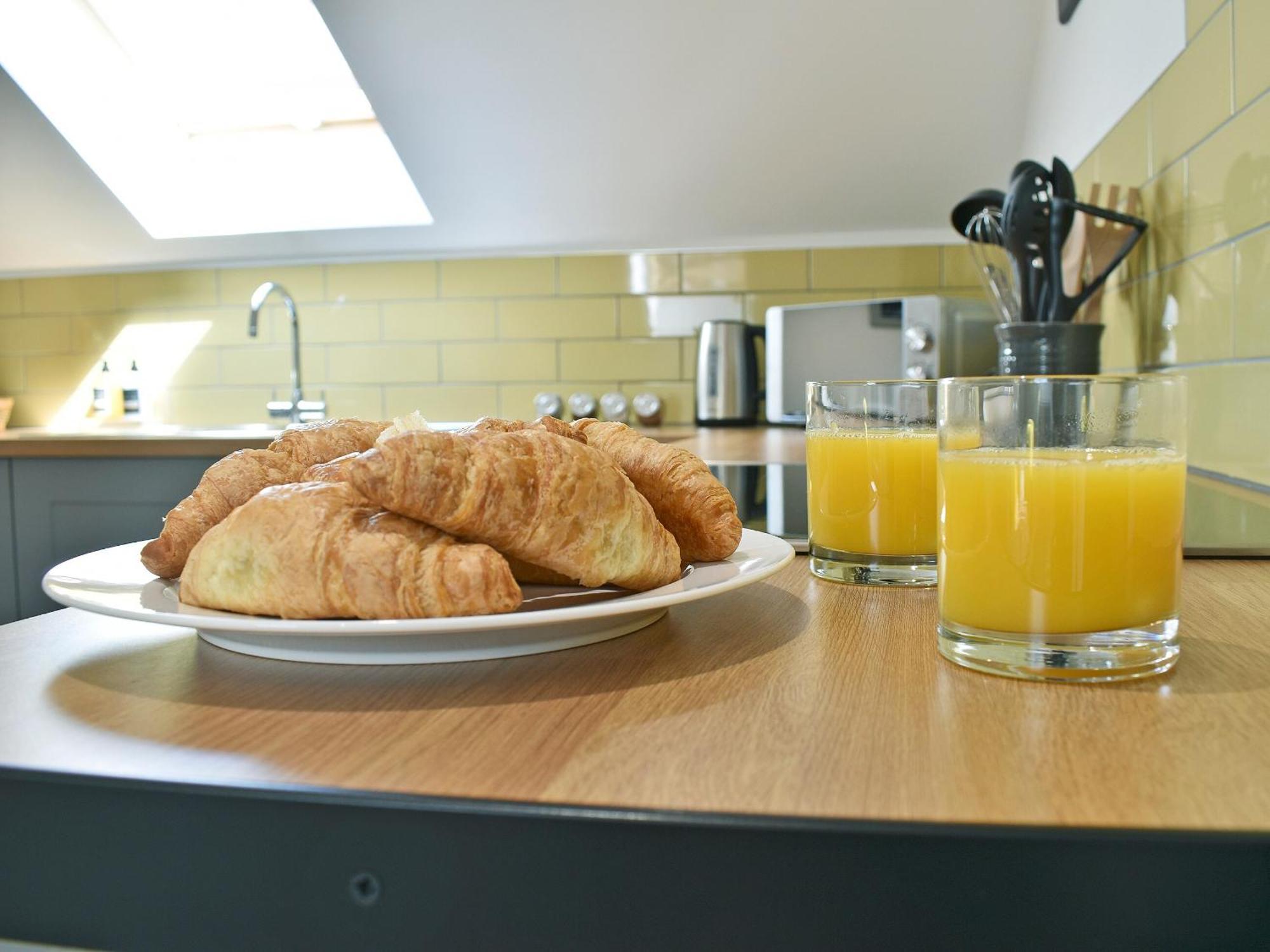 Perivale Lodge Лидни Екстериор снимка